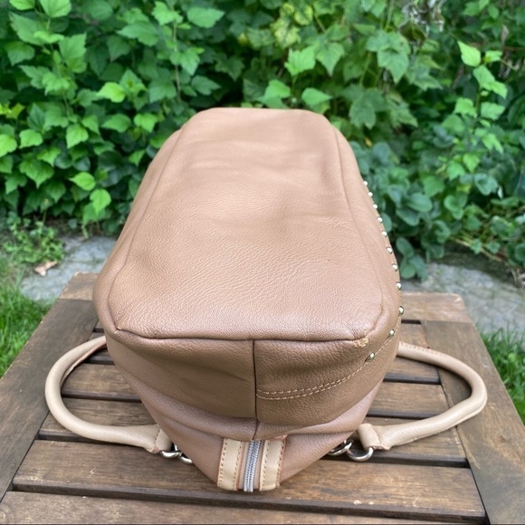 Guess Los Angeles Beige & Tan Faux Leather Purse - Picture 10 of 12